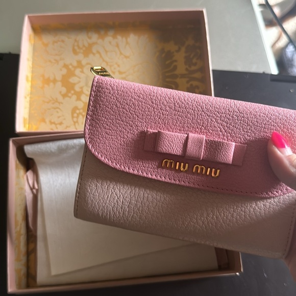 MIU MIU EUC , original COA, two-tone pink wallet WITH ORIGINAL BOX - Picture 3 of 5